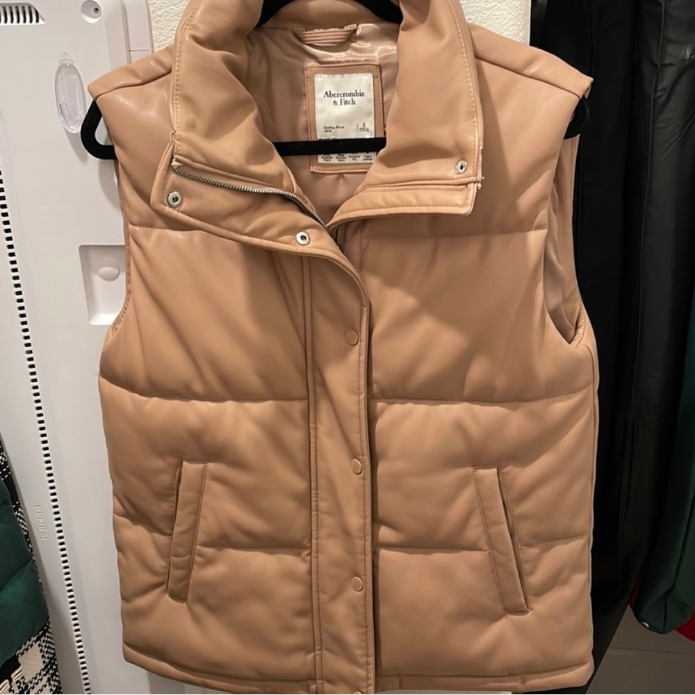 NWOT Abercrombie & Fitch S Tan Vegan Leather Puffer Vest